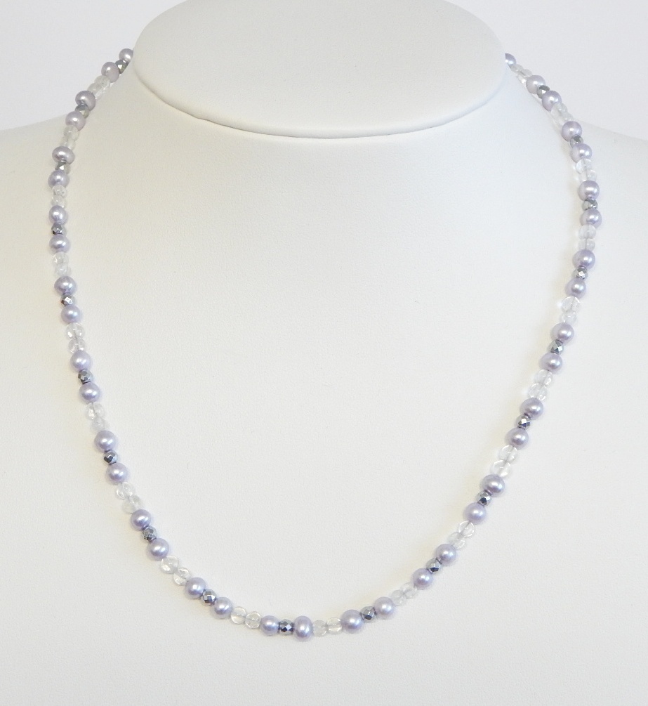 Perlenkette ca. 4 mm mit Bergkristall und Hämatit AA+