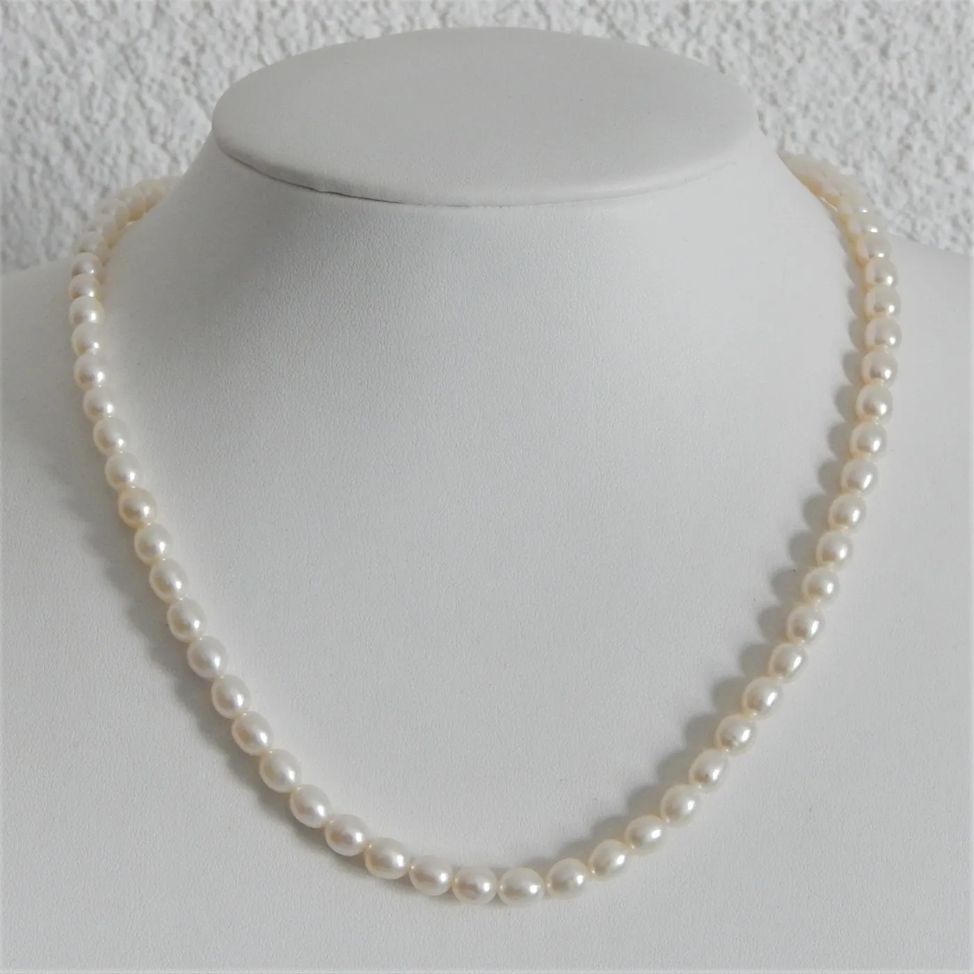Perlenkette weiß ca. 5-6mm AAA tropfen 