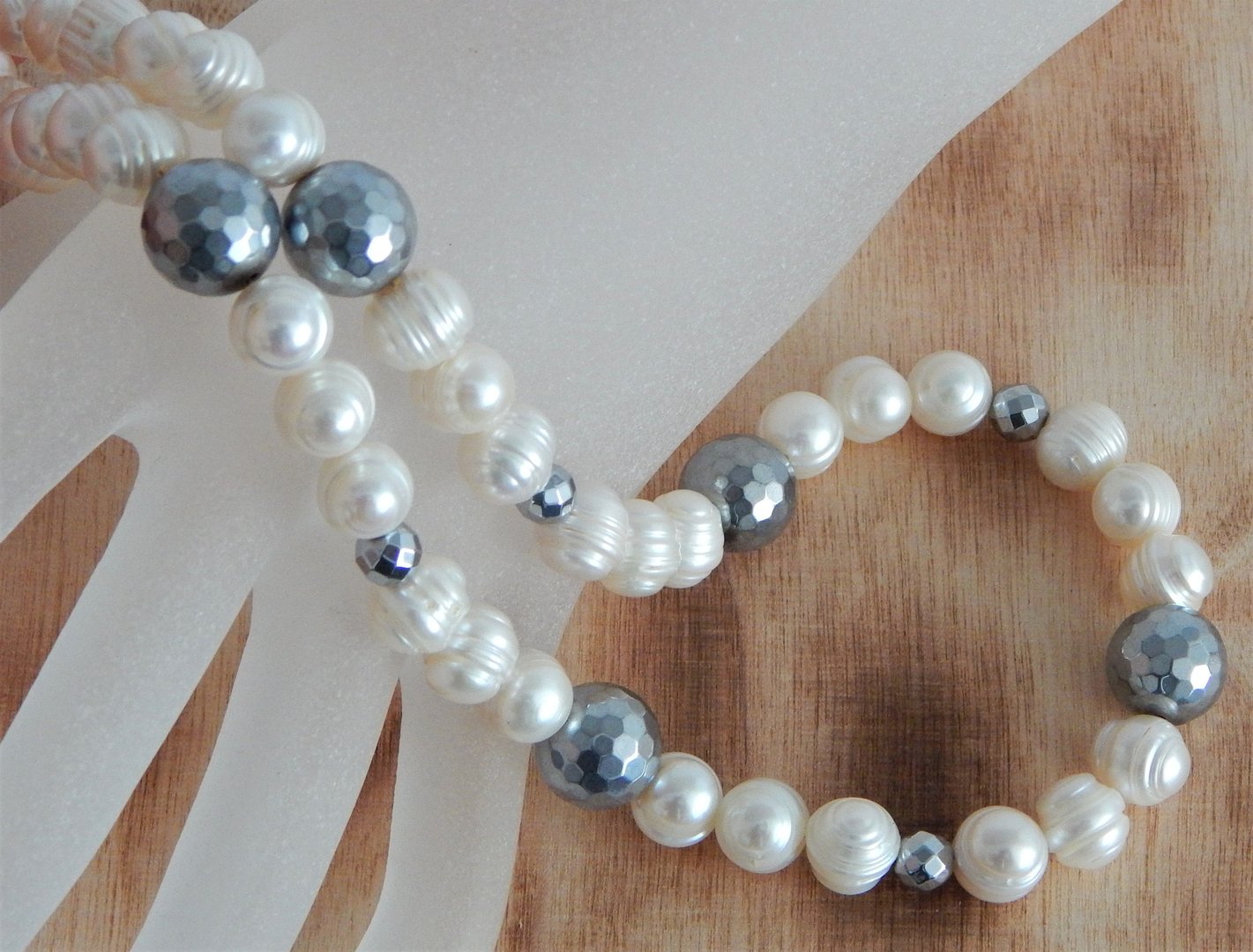 Perlenkette weiß ca. 9mm B mit Hämatit 