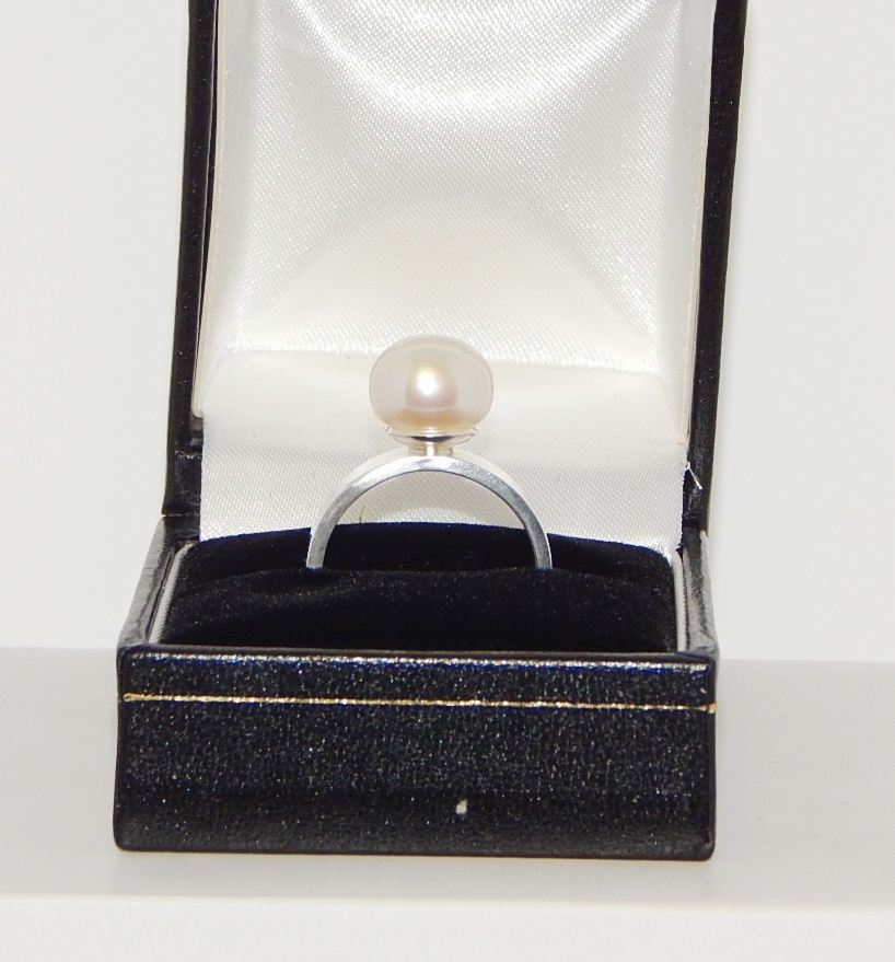 Perlenring Perlen weiß ca. 8mm AAA bouton