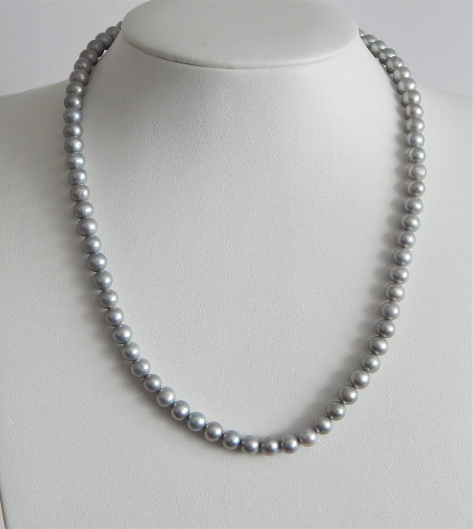 Perlenkette grau ca. 6/6,5mm AAA semi-rund