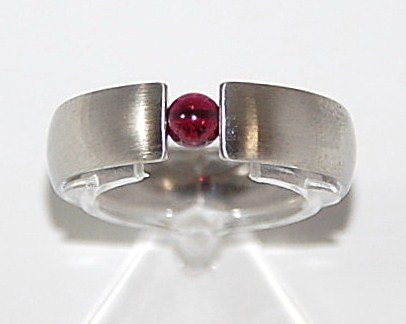 Edelstahlspann Ring mit Granat ca. 4mm AAA 