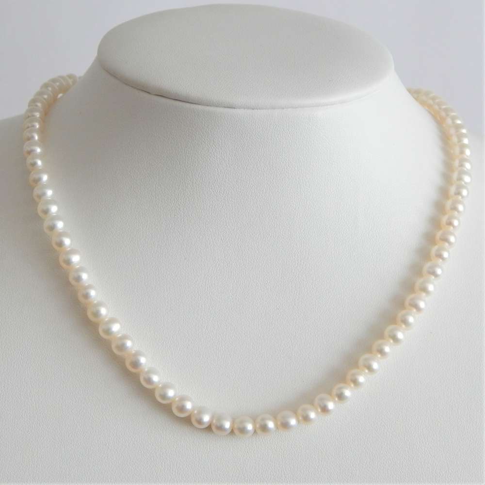 Perlenkette weiß ca. 5,5mm AAA semi-rund