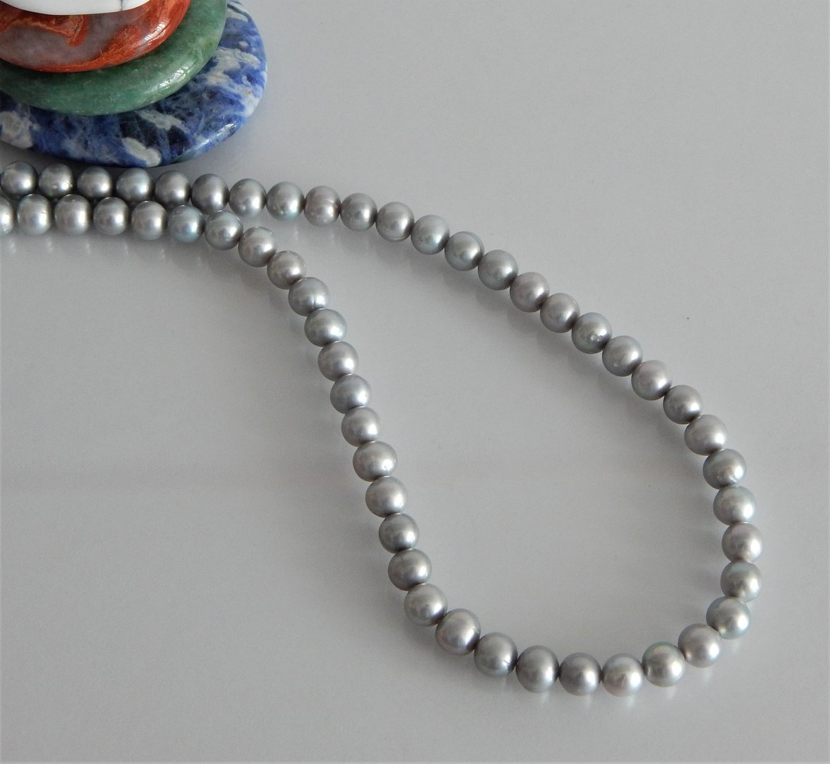Perlenkette grau ca. 6/6,5mm AAA semi-rund