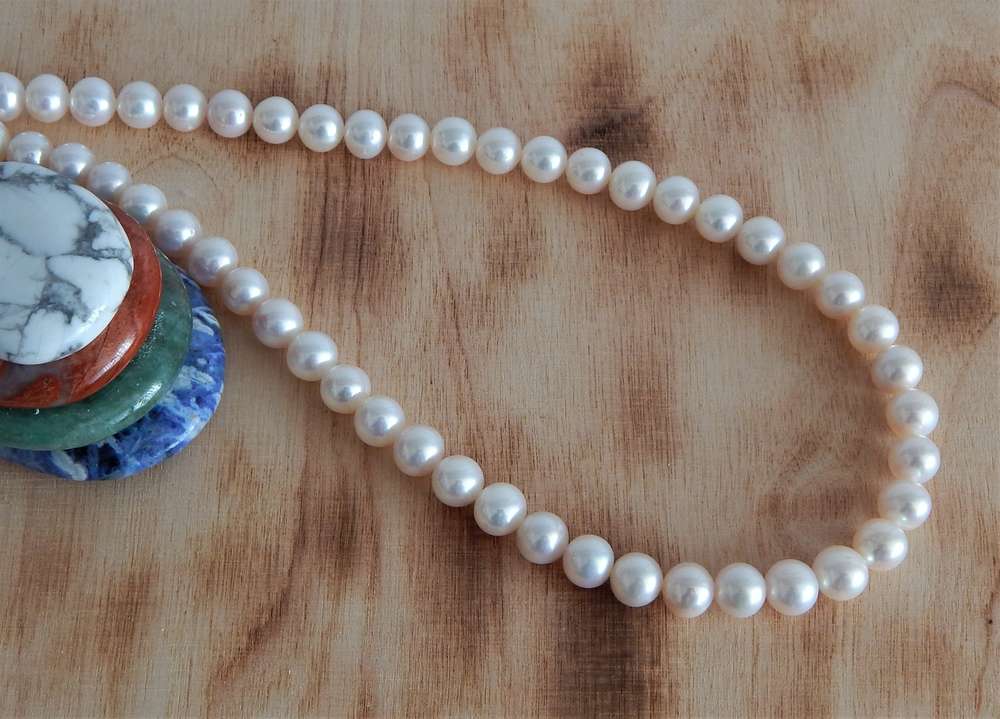 Perlenkette weiß ca. 8mm AA+ semi-rund