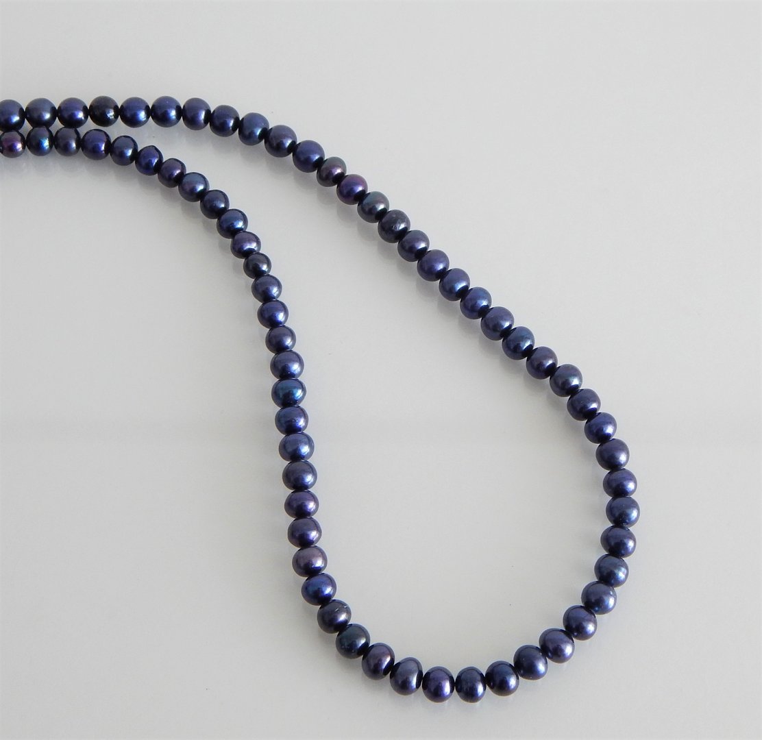Perlenkette dunkelblau ca. 5mm AAA semi-rund