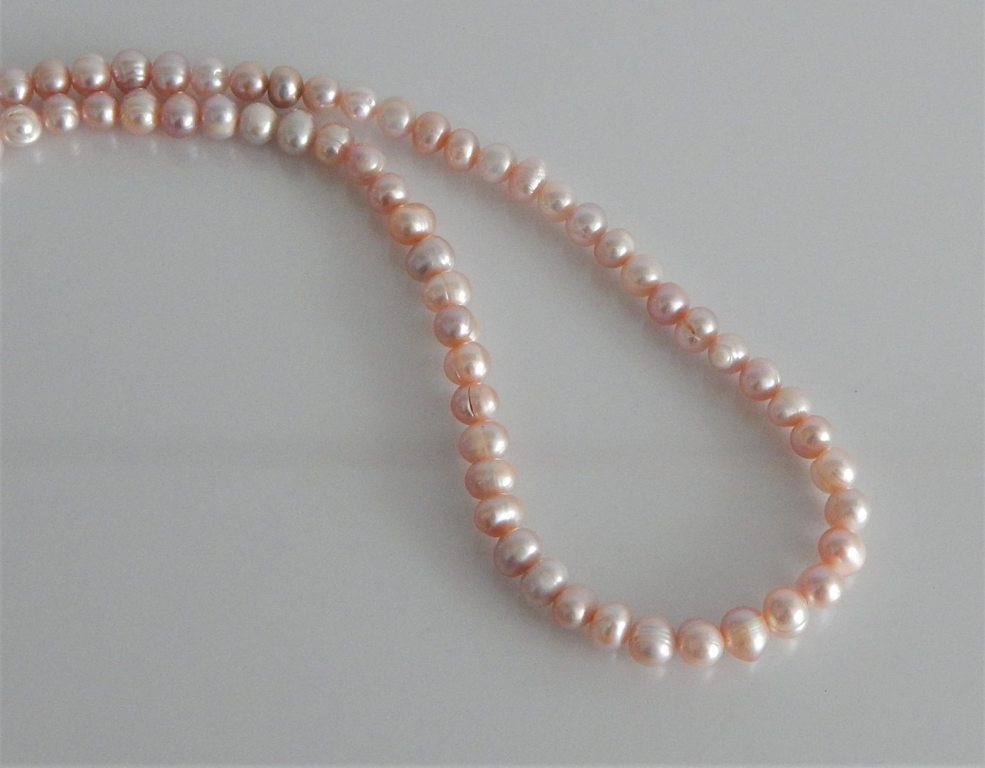 Perlenkette flieder ca. 6,5mm  A/B semi-rund