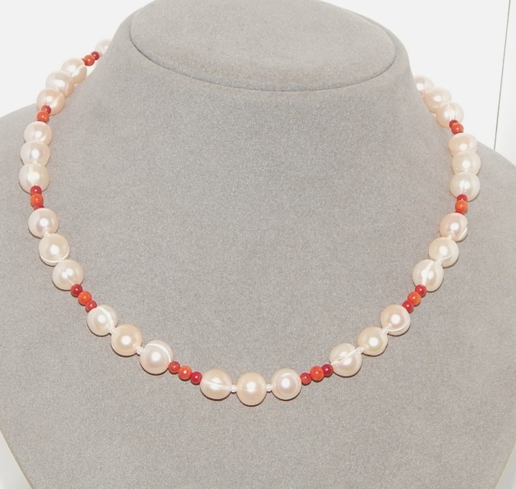 Perlenkette rose ca. 9mm AA mit Koralle