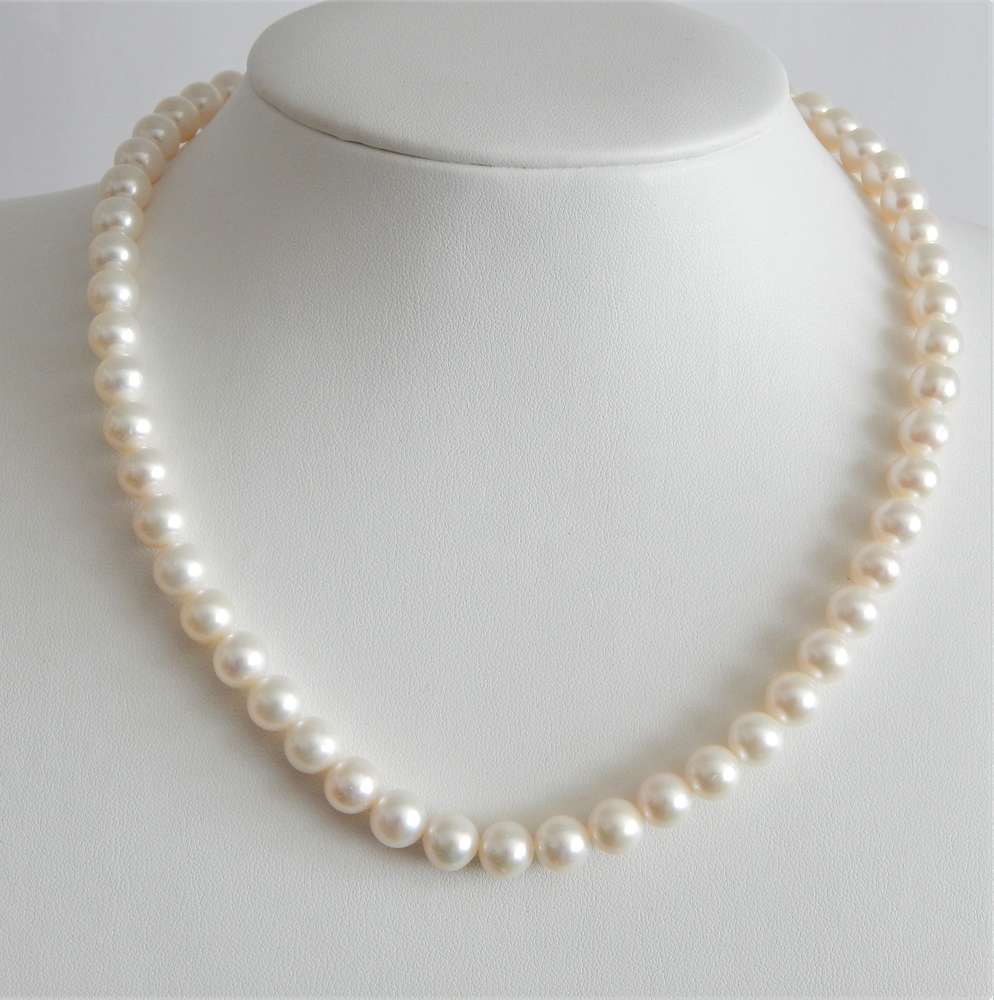 Perlenkette weiß ca. 7,5mm AA  semi-rund